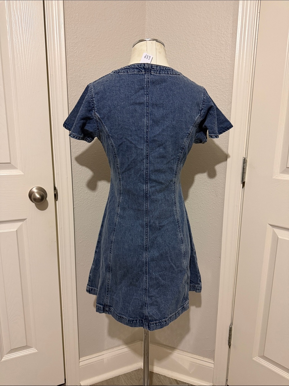 GAP Blue Denim Button-Front V-Neck Mini Dress Flutter Sleeves Flattering - Picture 5 of 7